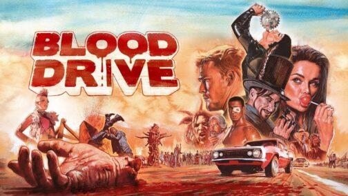 Cartel promocional de la serie de televisión Blood Drive. Está realizado imitando el estilo de las exploitation de los 70 y 80, aunque con un dibujo a lápiz y pincel de mucha mejor calidad. La mitad derecha está ocupada por una composición de las caras de los principales protagonistas, debajo de los cuales hay un Chevrolet Camaro de 1967 en color rojo. La mitad izquierda tiene la parte superior ocupada por el título BLOOD DRIVE en rojo, imitando una proyección tridimensional con los laterales en blanco y un filete rojo a todo alrededor; mientras la parte de abajo izquierda tiene una mano cortada en primer plano, una chica de aspecto punk y la cabeza rapada a excepción de un mohicano morado, y detrás un tipo empujando las piernas de otro dentro de una trituradora.