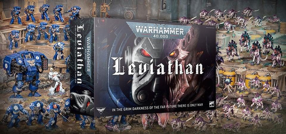 La caja de lanzamiento de Warhammer 40000 10ª edición: Leviathan. La caja es negra, rectangular, con el logo de Warhammer 40000 ocupando la parte superior, las letras Leviathan en el centro con un estilo medieval anguloso y debajo, de decoración, las "medias cabezas" de un exterminador de los ultramarines (a la izquierda) y a la derecha la de una criatura tiránida con las fauces abiertas. Detrás de la caja se ve un escenario del juego de miniaturas mostrando un enfrentamiento entre un ejército de ultramarines y otro de tiránidos en un escenario lleno de ruinas y escombros de color tierra.